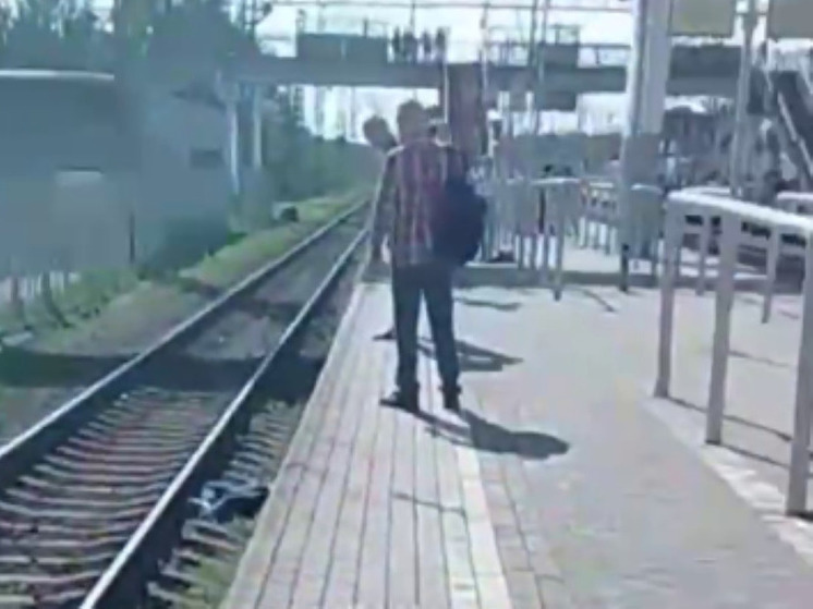 Мужчина погиб под колесами поезда на станции Фрязево