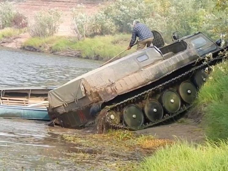 На восточной Чукотке перевернулся вездеход с четырьмя людьми