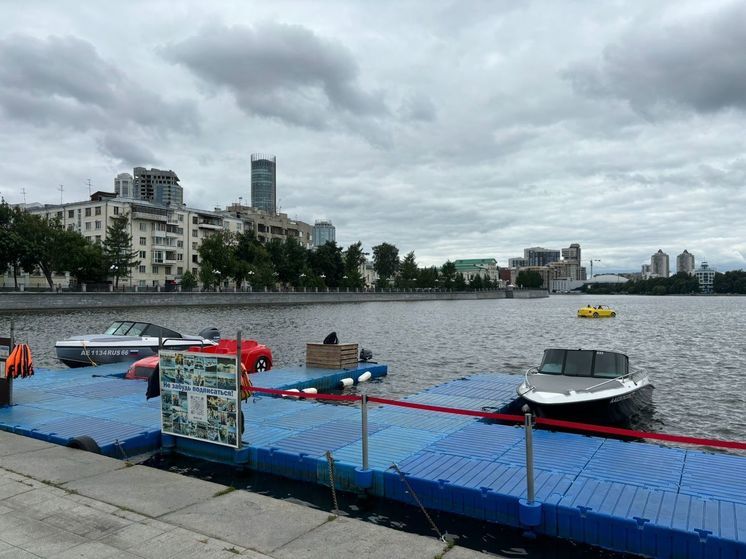 Коммерсантам, катавшим людей по Городскому пруду Екатеринбурга, назначили штрафы