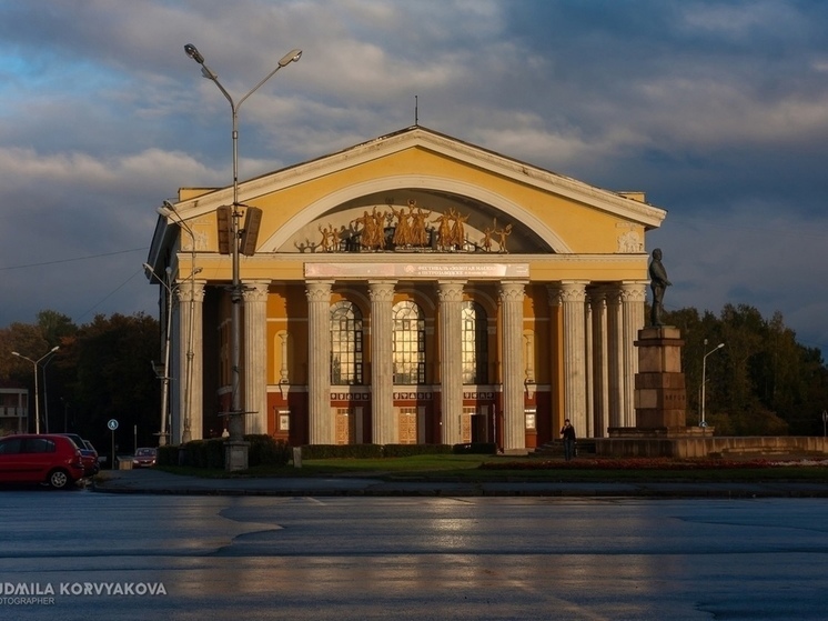 Сотрудники МЧС приехали в Музыкальный театр Карелии