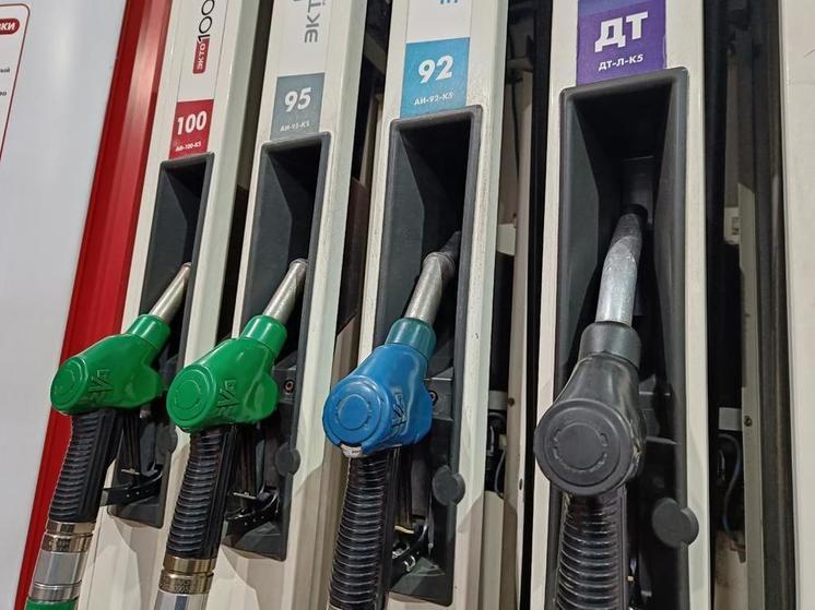 Автолюбители вынуждены стоять в пробках на Крымском мосту по несколько часов