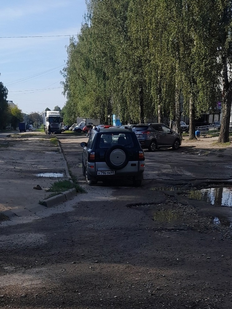 В Твери ищут владельца забытого авто с отвалившимся рычагом