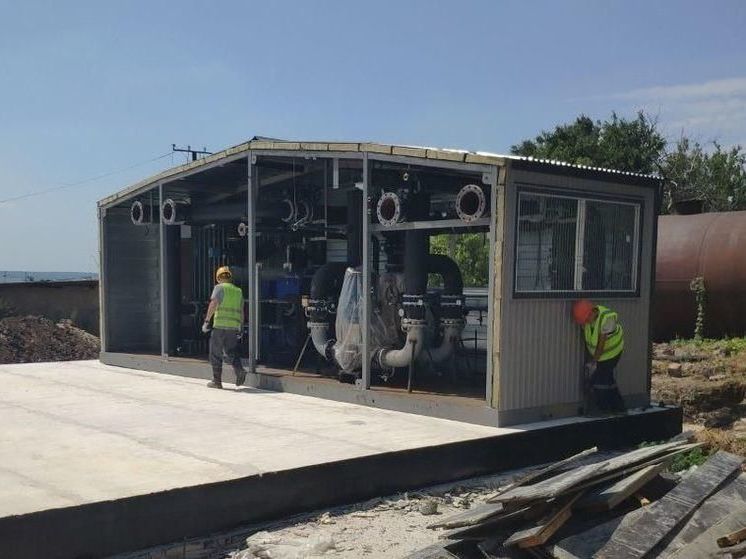 В Золотом ЛНР устанавливают новую блочно-модульную котельную взамен разрушенной