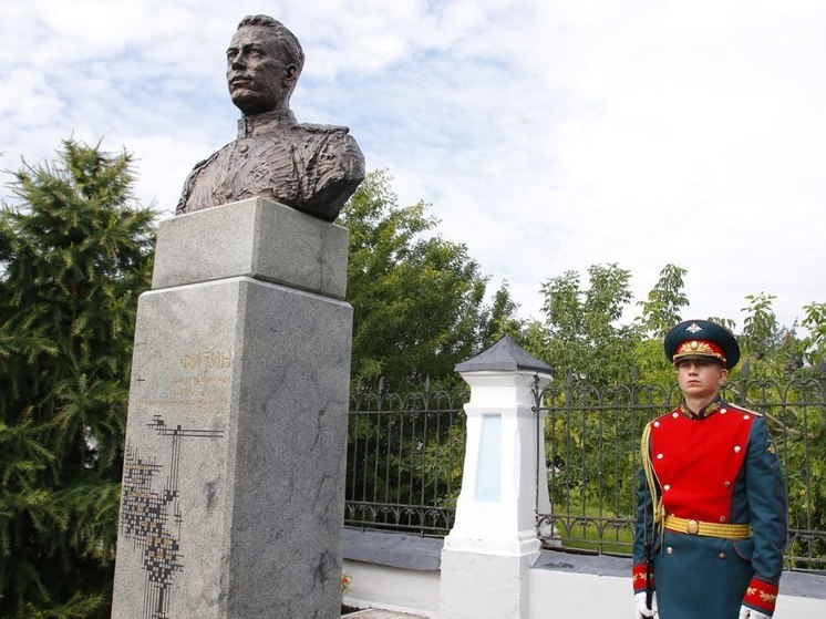 В Тюмени открыли памятник легендарному разведчику