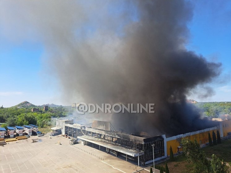 Минимум одиннадцать человек пострадали в результате обстрела Петровского района Донецка