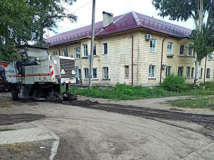 Москвичи ремонтируют одну из главных дорог Кировского района Макеевки