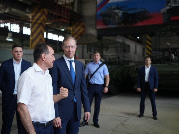 Первый зампред правительства РФ Мантуров посетил кубанские предприятия ОПК, военную часть и завод