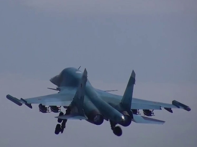 В Курской области экипаж Су-34 уничтожил противника планирующими бомбами