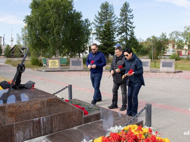 В Нарьян-Маре почтили память экипажа буксира «Комсомолец»