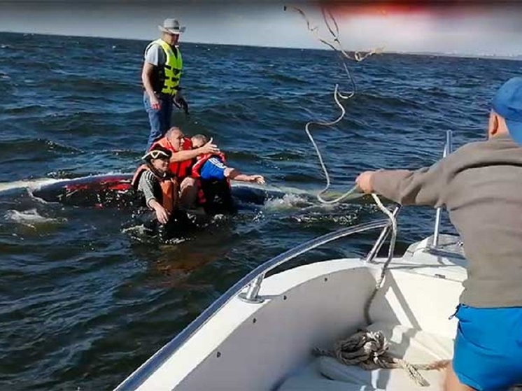 Трагедия на воде: лодка с людьми перевернулась на Волге