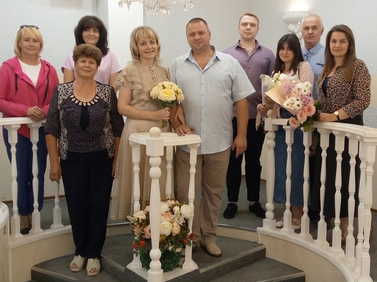 Серебряных юбиляров семейной жизни чествовали в Алексинском ЗАГСе