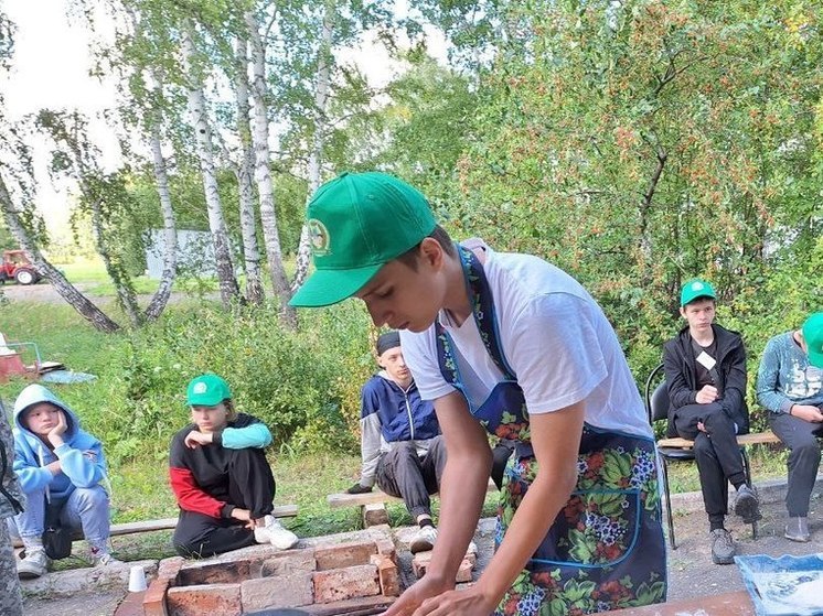 Омских детей научили основам выживания в лесу