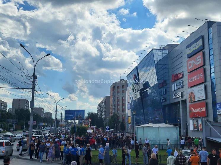 В Новосибирске эвакуировали посетителей ТРЦ «Ройял Парк»