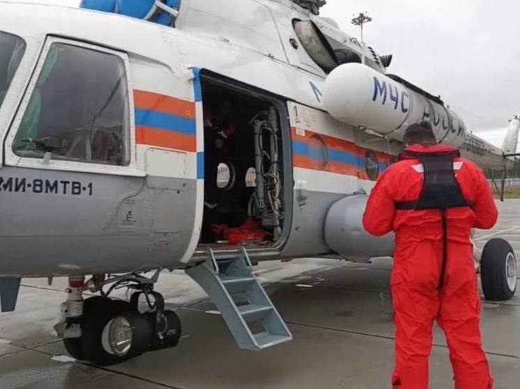 На поиск двух братьев и подростка в акватории Охотского моря прибыл еще один самолет