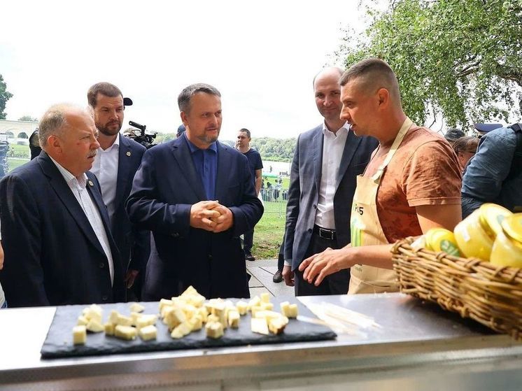 Никитин оценил работу фермерских хозяйств на фестивале «Своё»