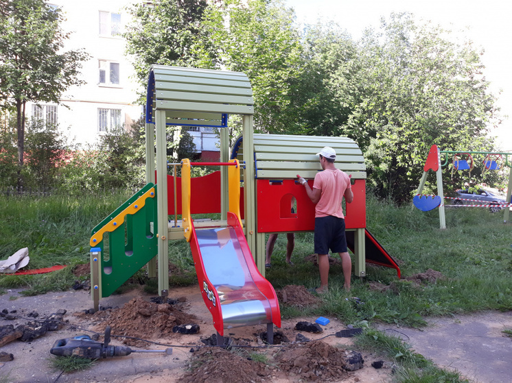 В Костроме продолжается благоустройство дворовых территорий