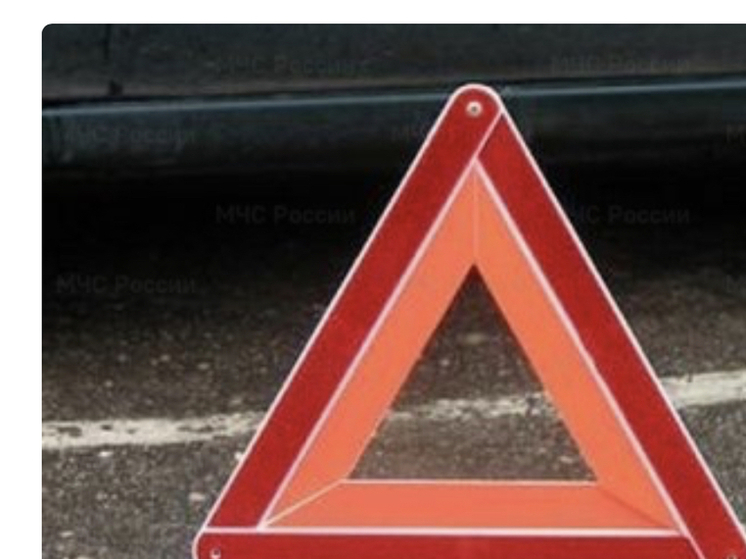 В Рославльском районе произошло столкновение легкового автомобиля с грузовым автомобилем