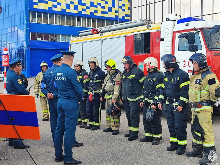 Пожарно-тактические учения прошли на территории торгового центра "Дом мебели Солнечный"