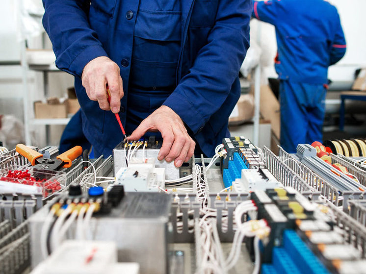 Самые высокие зарплаты России в производстве электрооборудования