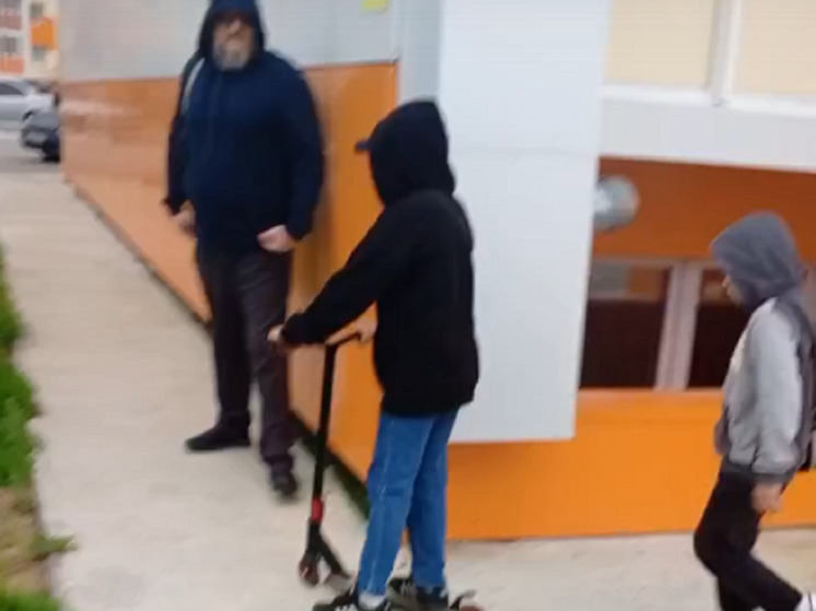 В Надыме мальчишки закидали женщин на пляже камнями и обещали их побить