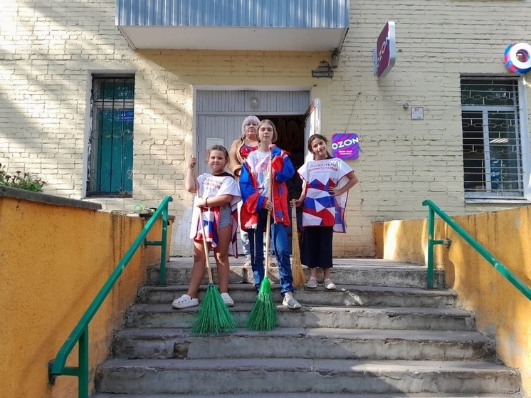 Серпуховичи привели в порядок территорию МЦ «Молодость»