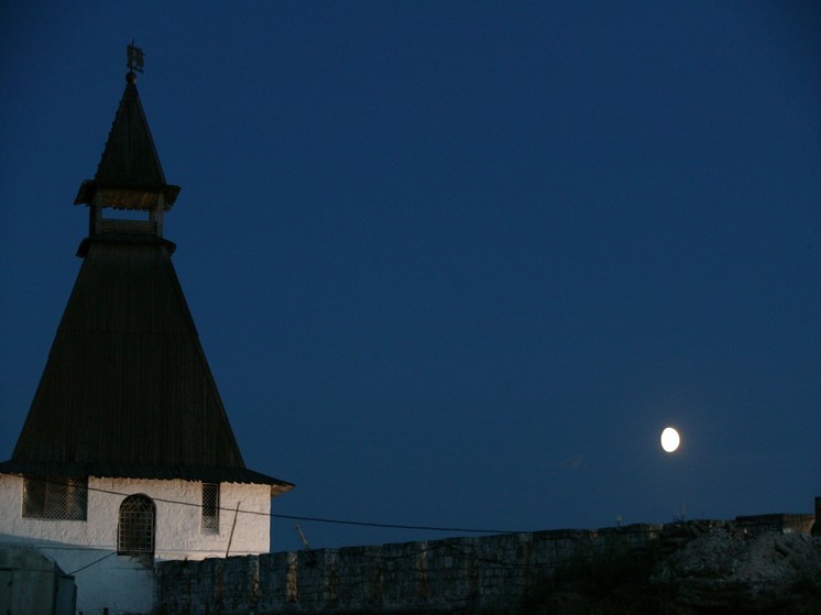 Появилось видео яркого суперлуния над Россией