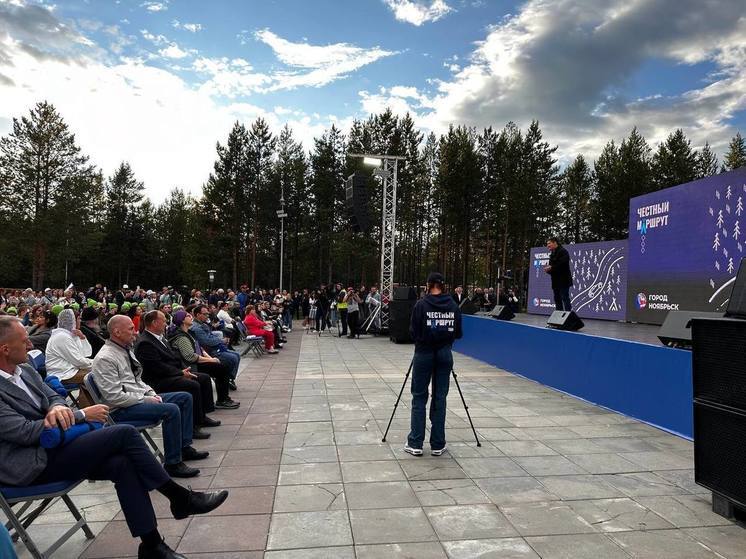 В Ноябрьске началась встреча губернатора ЯНАО с жителями города