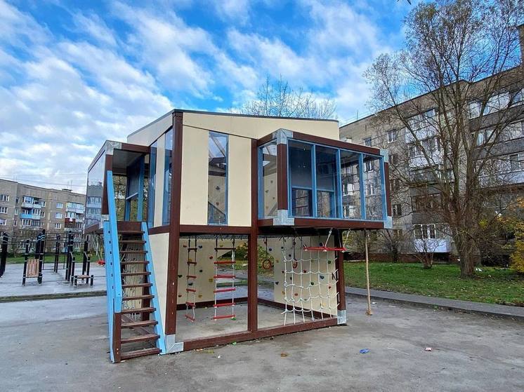 Калининградский прокурор добился компенсации упавшей на детской площадке девочке