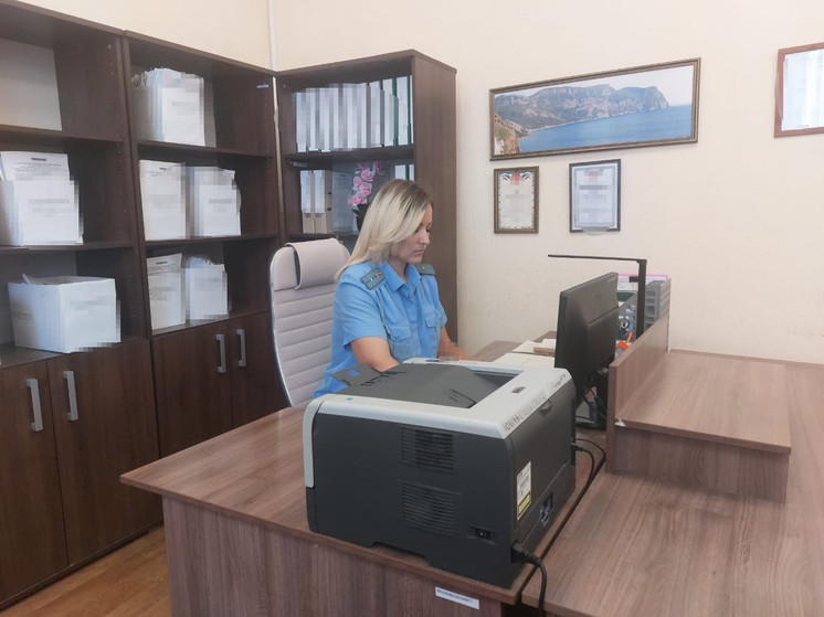  Приставы побудили жителя Симферополя оплатить транспортный и земельный налог