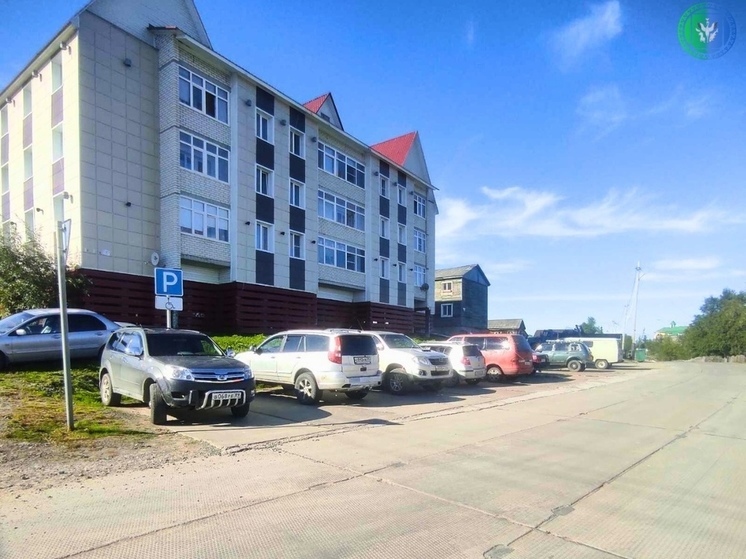 Власти просят убрать припаркованные авто с улицы в Мужах