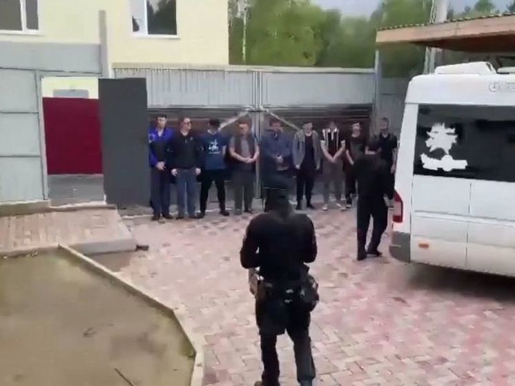 30 нелегальных мигрантов нашли в деревне под Чеховом