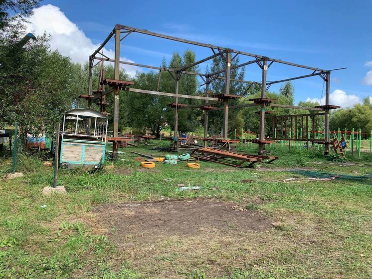 В Твери разбирают веревочный городок в ландшафтном парке «Тьмака»