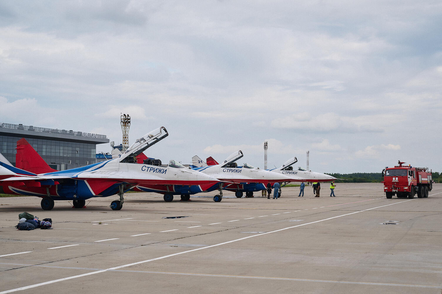 Авиашоу стрижи в кемерово в 2022 году. Полет стрижей в новокузнецке. Стрижи вокзал киров. Стрижи в кемерово в 2022 году. Репетиция стрижей кемерово 2024.