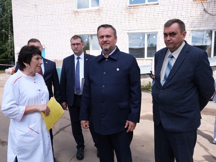 Капитальный ремонт терапевтического корпуса Демянской ЦРБ завершат к концу года