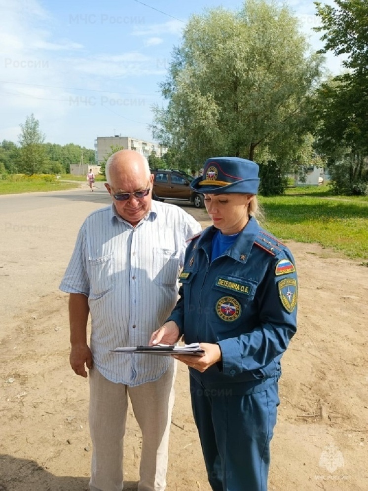 Рыбинское МЧС проводит Профилактические беседы с жителями