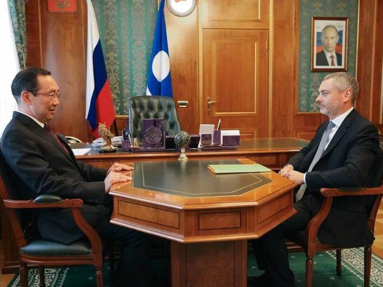 Глава Якутии провел рабочую встречу с начальником Управления Президента РФ по вопросам государственной службы, кадров и противодействия коррупции Максимом Травниковым