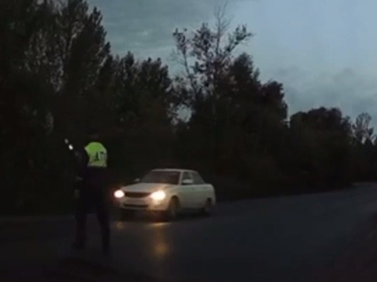 В Омске пьяный работник автосерсиса угнал машину и поехал кататься по городу