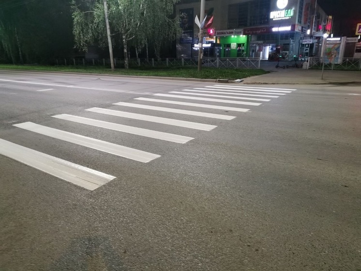 В Йошкар-Оле обновляют дорожную разметку вблизи учебных учреждений