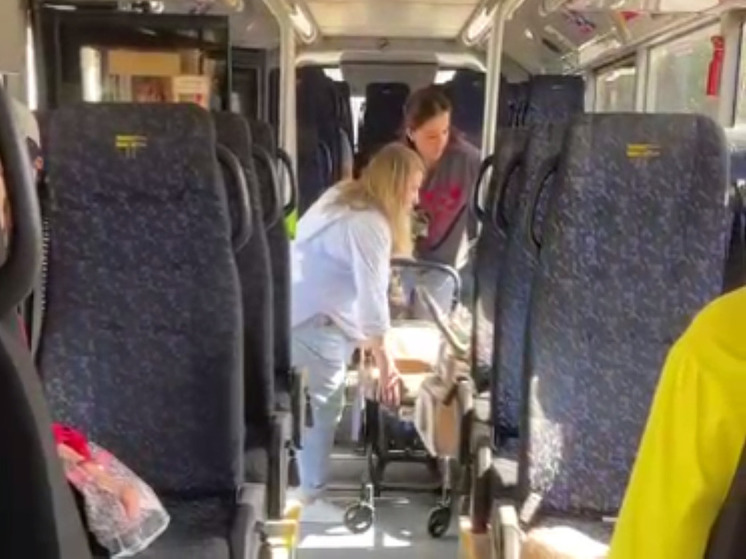 В Люберцах водитель автобуса выгнал маму с коляской