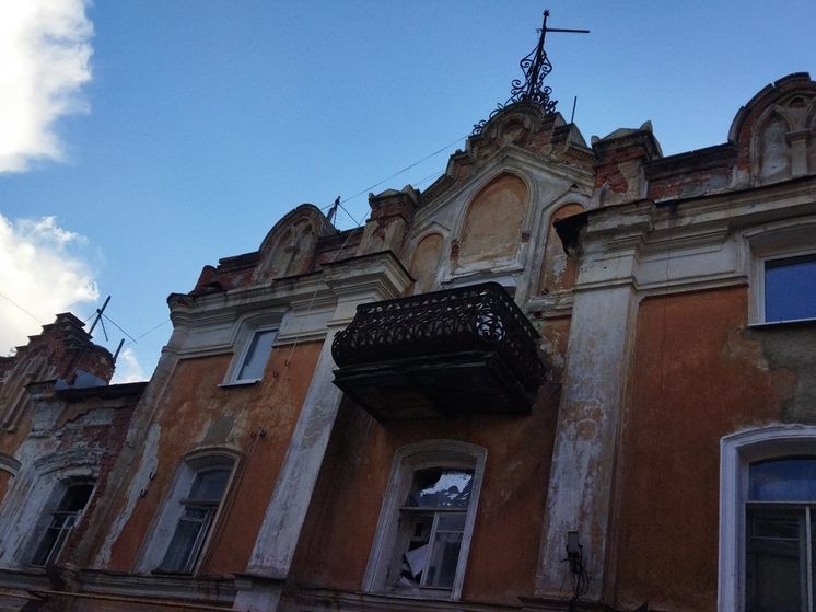 В Саратове за рубль продают старинный доходный дом