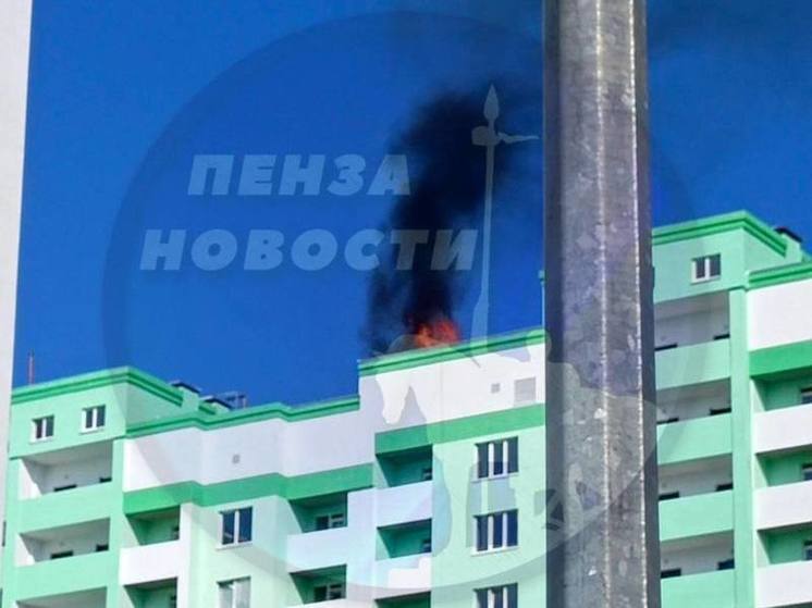 В Пензе загорелось здание на улице Соборной