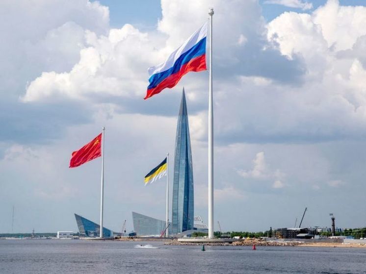 Орловцы разработали крепеж для крупнейших флагштоков Европы