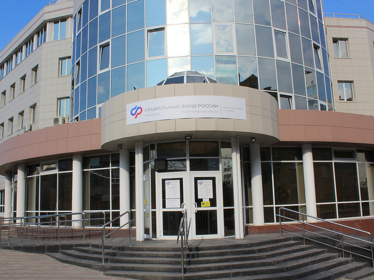 Соцфонд проконсультировал более 3,3 тысяч эвакуированных курян