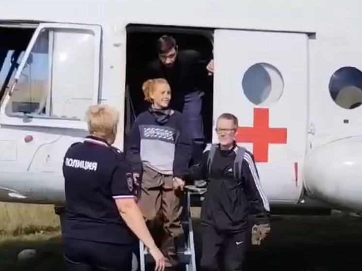 Парня и девушку, заблудившихся на горе Синюхе на Алтае, эвакуировали вертолетом