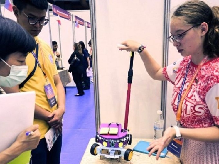 Проект робота-поводыря юных свердловчан наградили на выставке в Тайване