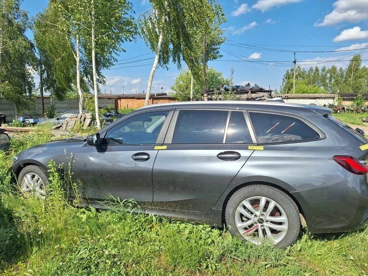 Орловские приставы передали в зону СВО конфискованное BMW