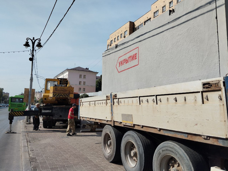 Смирнов: в Курске начали установку железобетонных укрытий