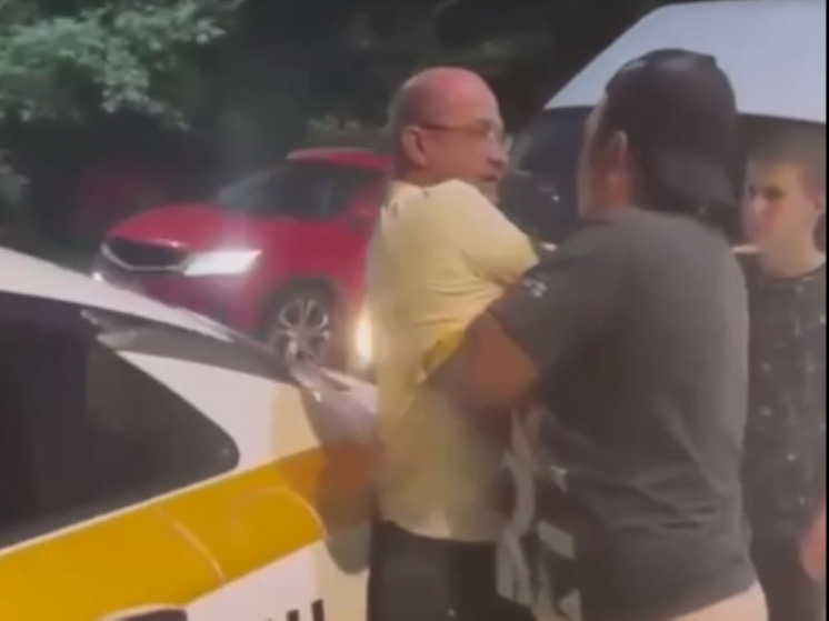 Драка таксиста с пешеходами завязалась в подмосковных Химках