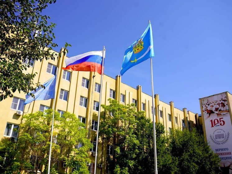 В Астраханском ГМУ состоялось торжественное поднятие государственного флага