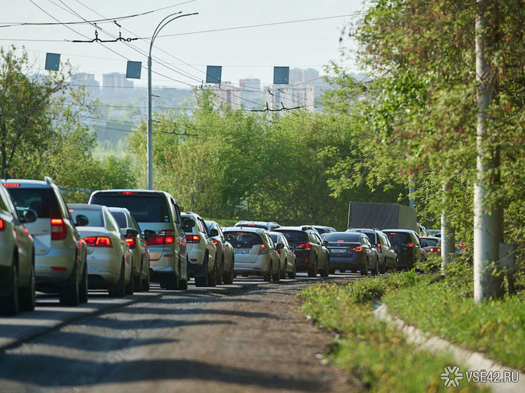 Девятибалльные пробки сковали движение в Кемерове